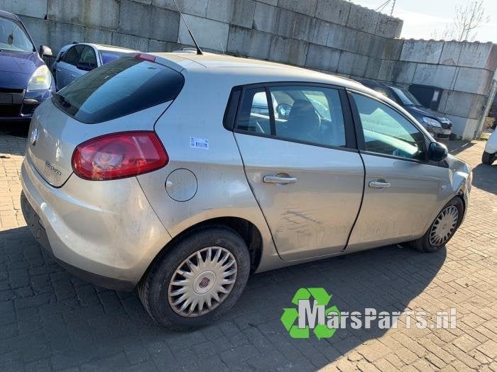 Kokerbalk rechts van een Fiat Bravo, Gebruikt, -, -, Ophalen of Verzenden