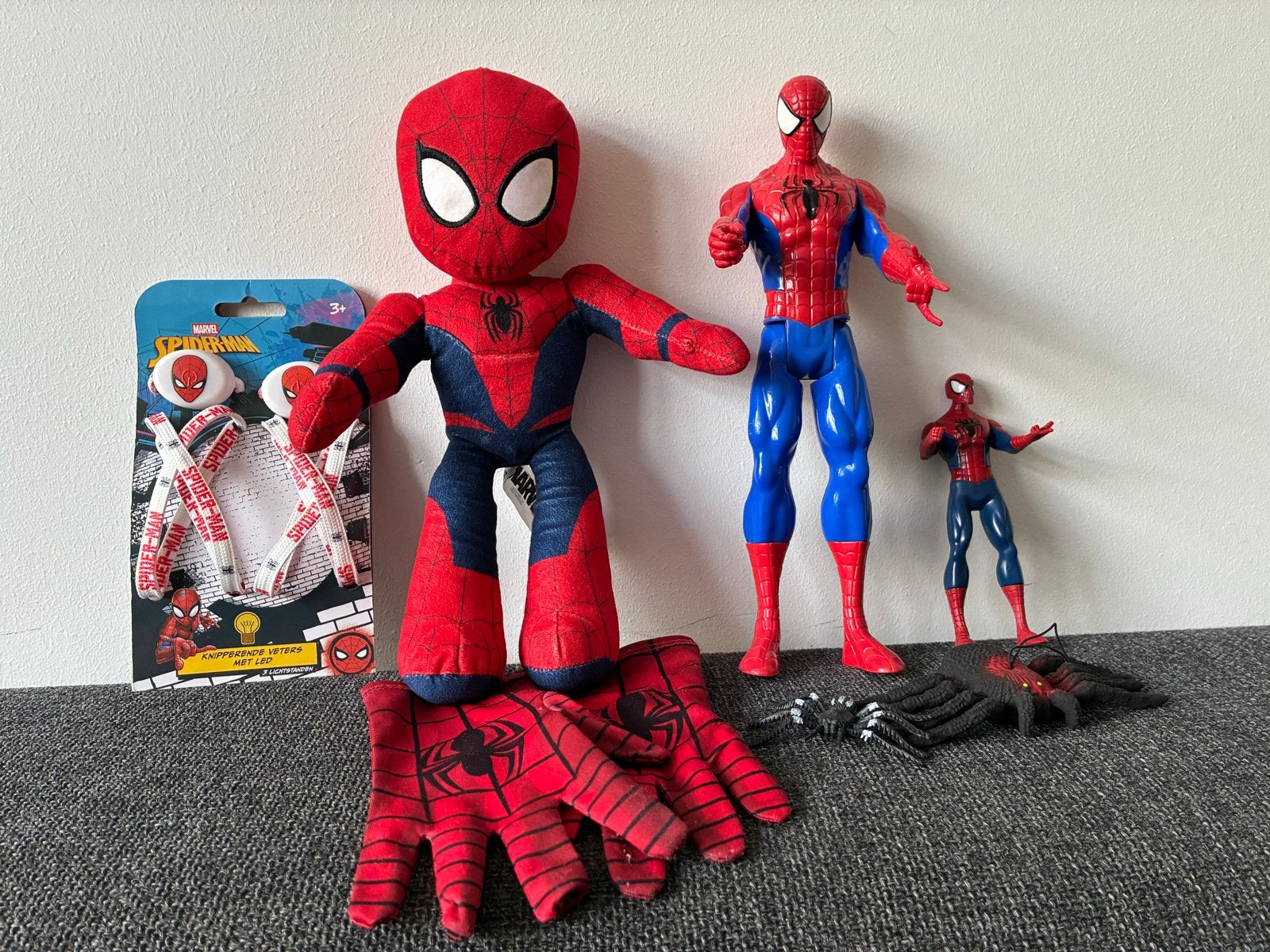 Spiderman speelgoed set: knuffel, actiefiguren, handschoenen, Ophalen of Verzenden, Gebruikt