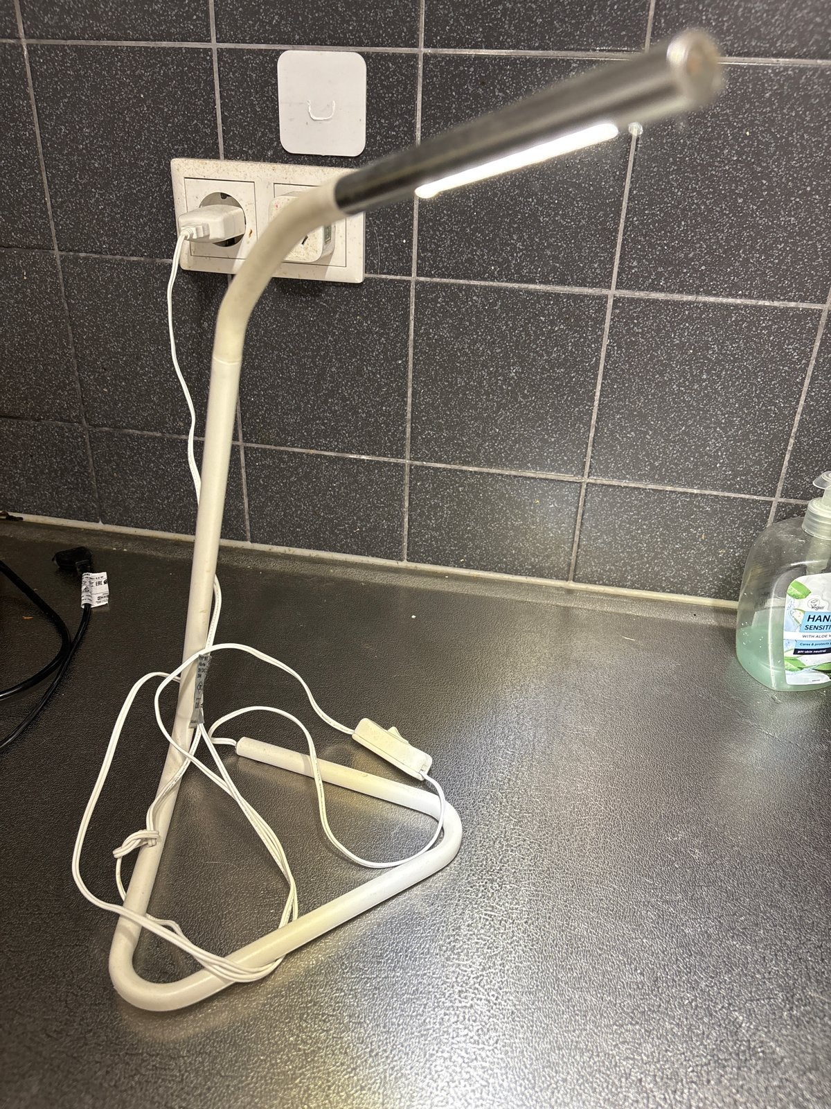 IKEA HÅRTE LED Bureaulamp - Wit, USB-voeding, Ophalen, Bureaulamp, IKEA, Metaal