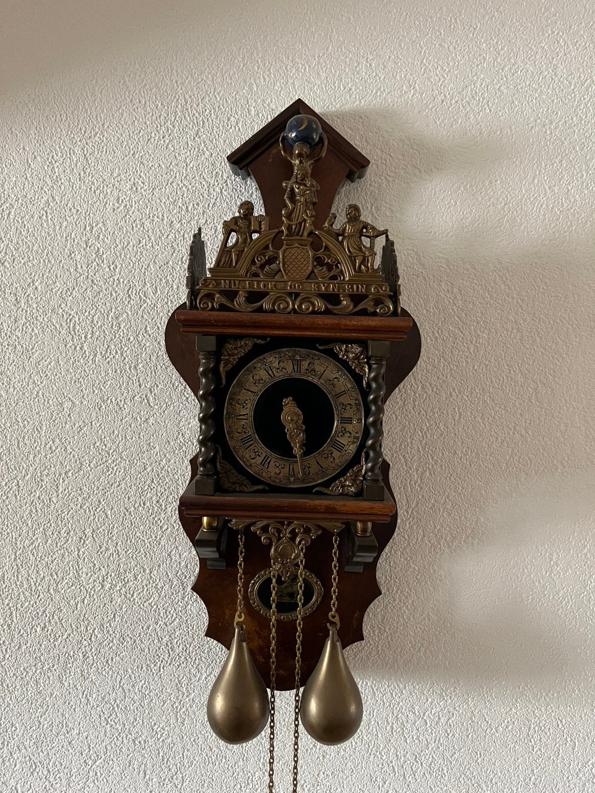 Houten wandklok, Ophalen