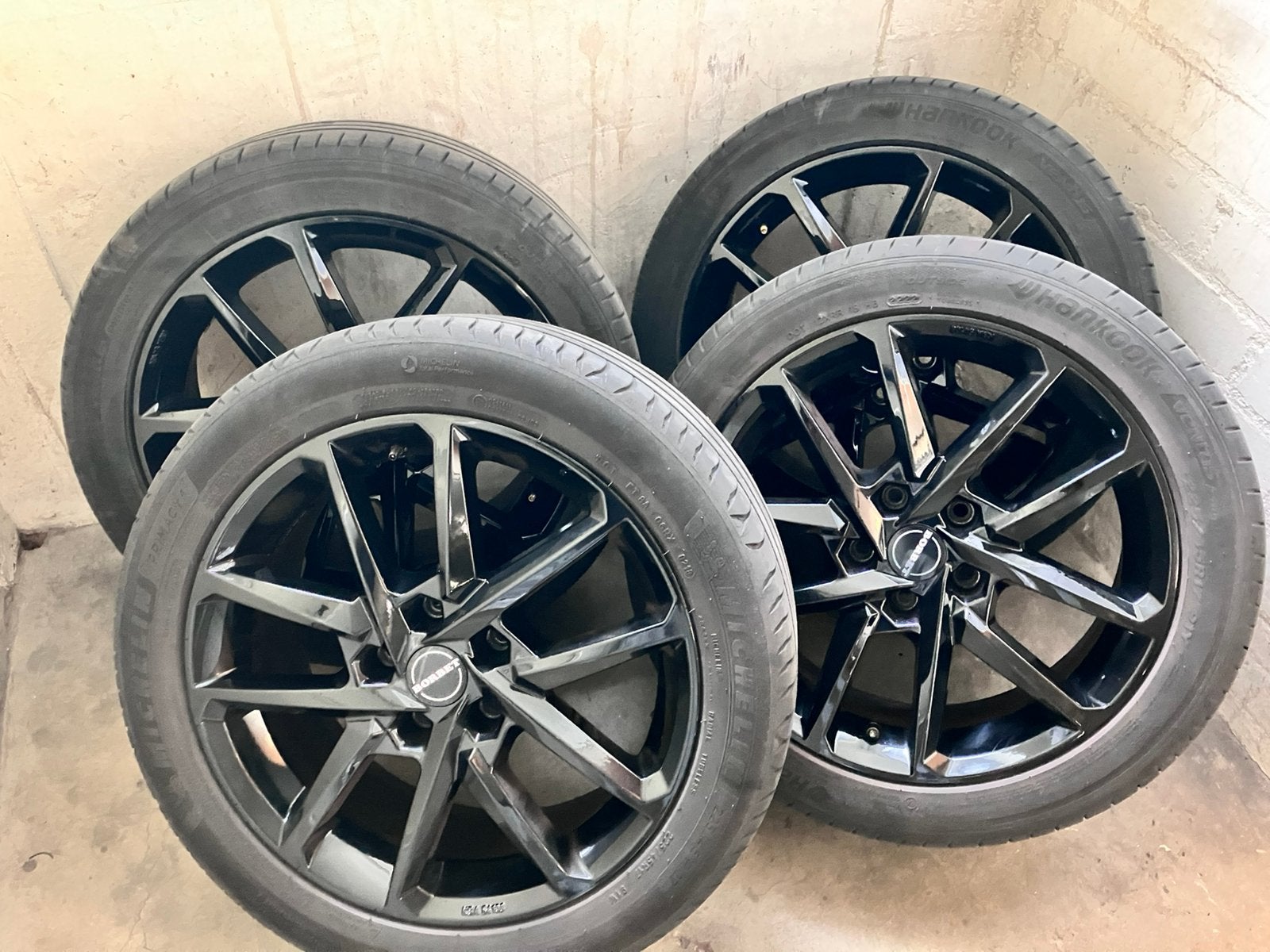 BORBET BLACK GLOSSY IN 17 INCH, Auto-onderdelen, Ophalen, Mini
