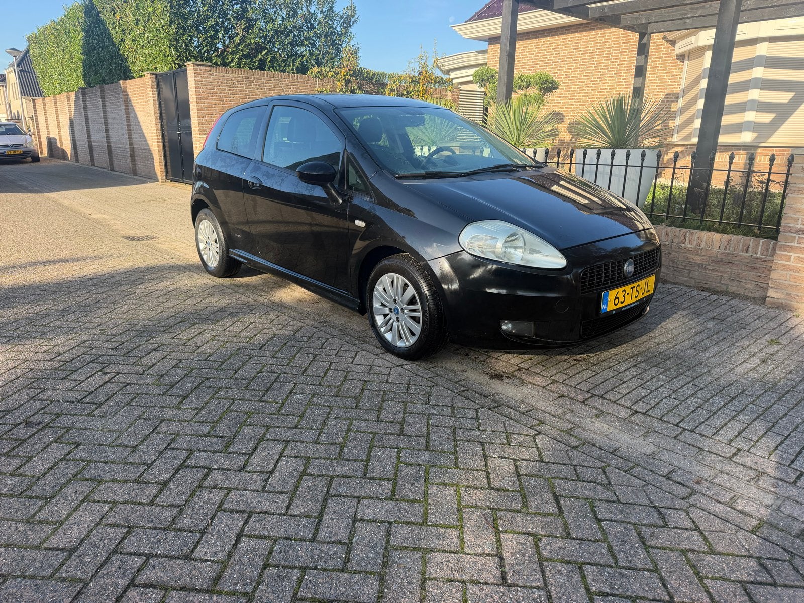 Fiat Punto 1.4 16V 3DR 2007 Zwart, Auto's, Voorwielaandrijving, 40 €/maand, Zwart, Origineel Nederlands
