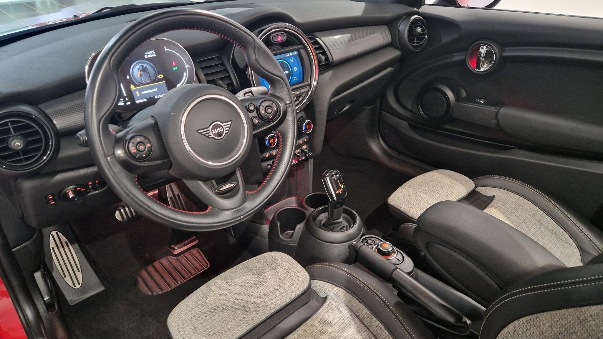 MINI Cabrio 1.5 Cooper | JCW Works Trim | Keyless entry | St, Auto's, Gebruikt, Euro 6, Cabriolet, 4 stoelen