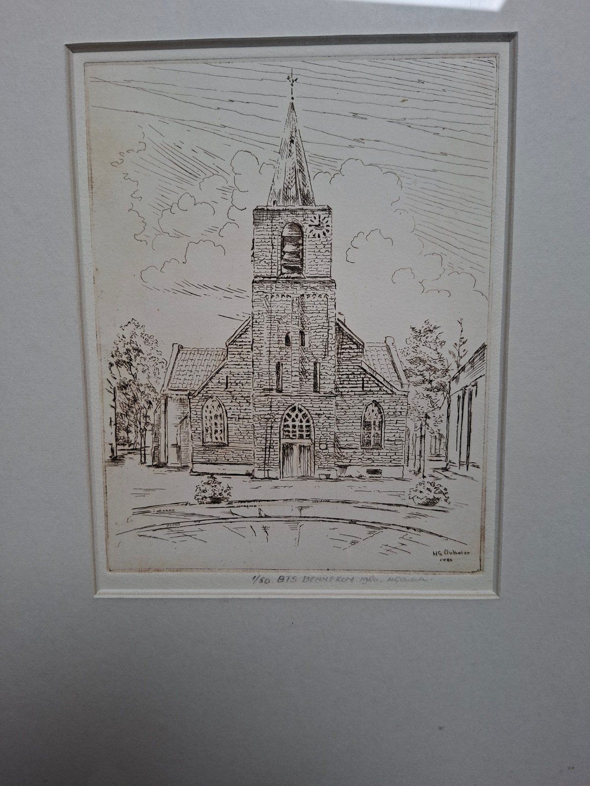 Pentekening Oude Kerk Bennekom door Ouboter (1980), Ophalen of Verzenden, Tekening, Pentekening, Achter glas
