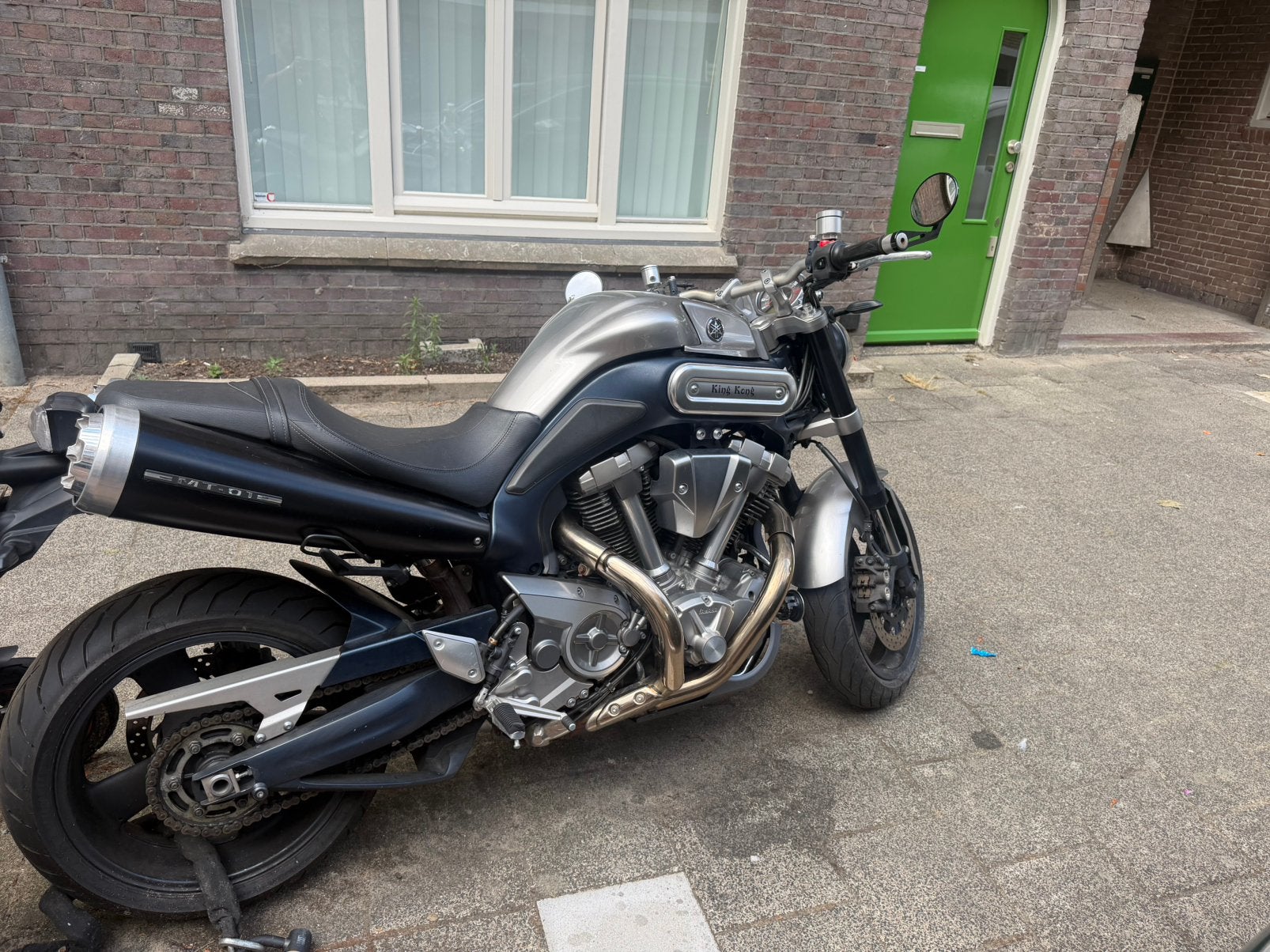 Yamaha MT-01 2009 met DAM uitlaten en Rizoma accessoires, 2 cilinders, Sportuitlaat, Occasion, 1670 cc
