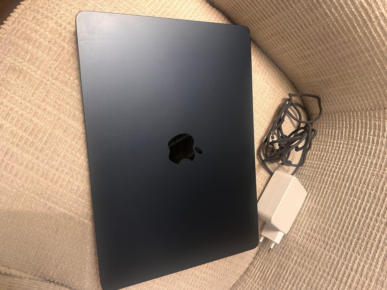 Macbook air (2024 gekocht en nog in nieuwstaat) M2 8GB/256GB, Ophalen of Verzenden, Zo goed als nieuw, 13 inch