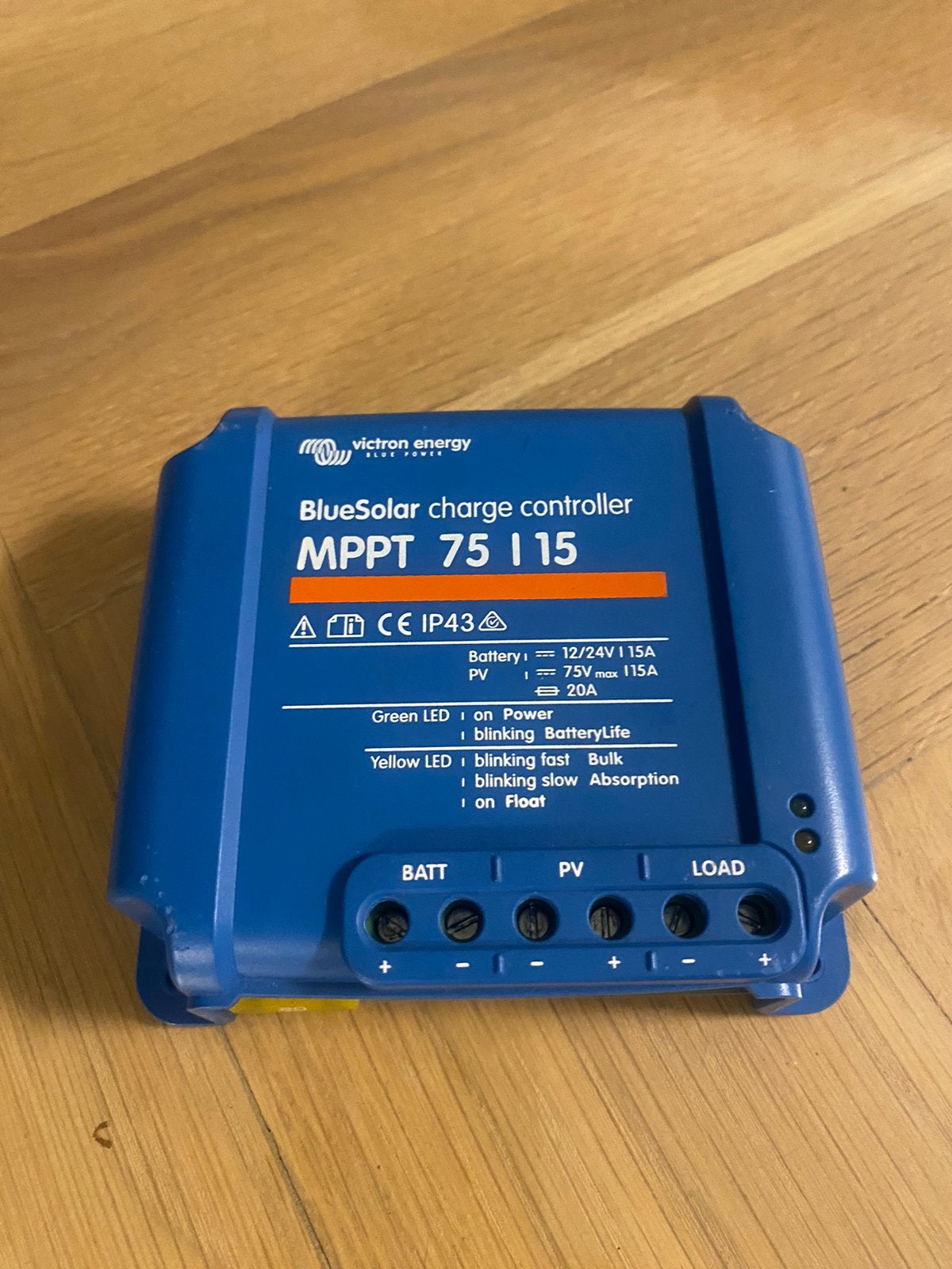 Victron Blue Solar MPPT 75/15 Laadregelaar camper caravan, Ophalen, Zo goed als nieuw, Kabel of Snoer