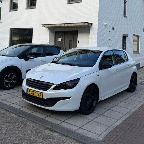 Peugeot 308 1.6 HDI 2014 hatchback apk 11-06-2027 (GTI look), Auto's, Peugeot, Voorwielaandrijving, 1160 kg, Stof, Zwart