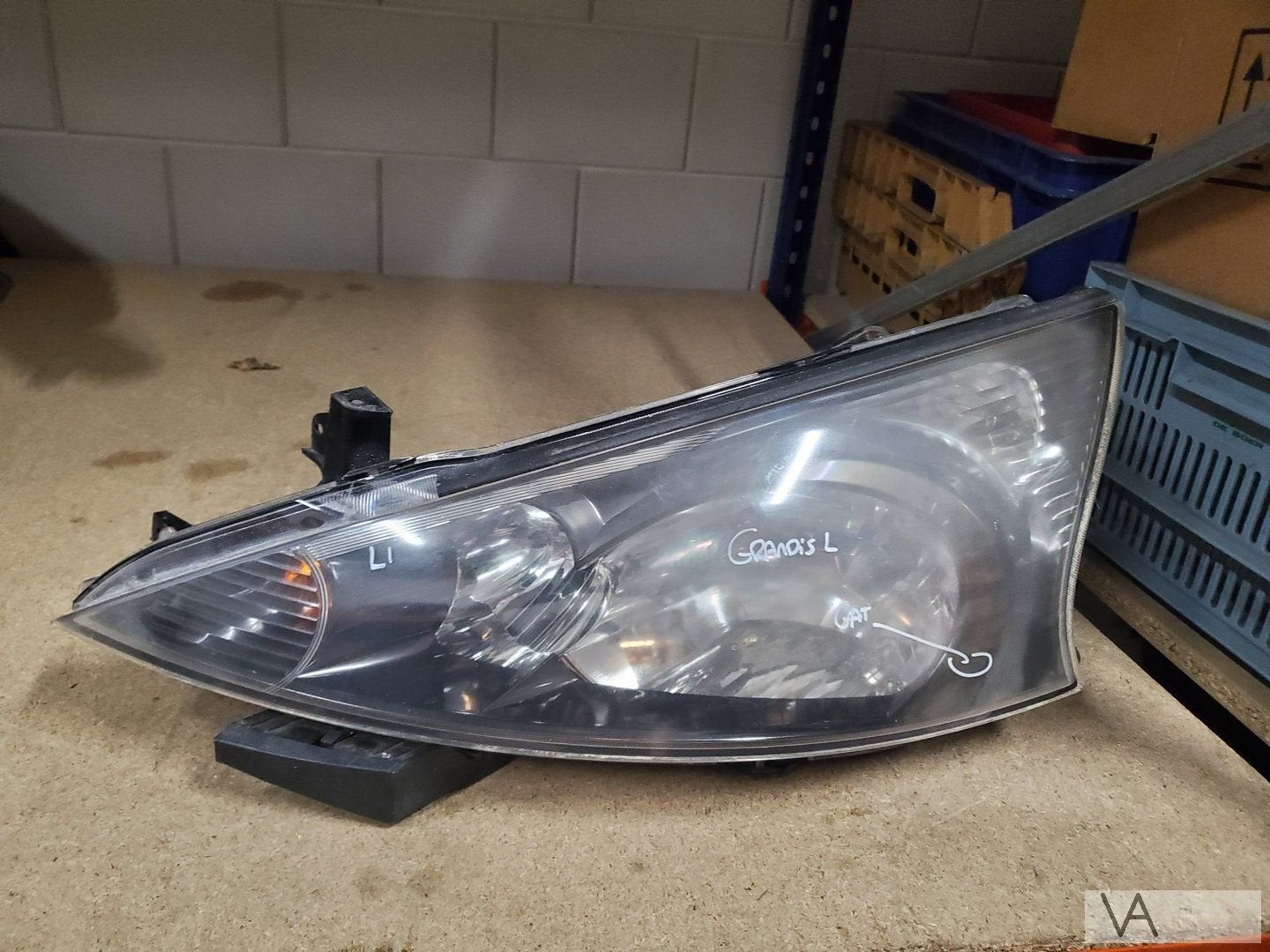 Mitsubishi Grandis 2004 - 2010 koplamp links lichte schade, Auto-onderdelen, Verlichting, Gebruikt, -, -, Ophalen of Verzenden