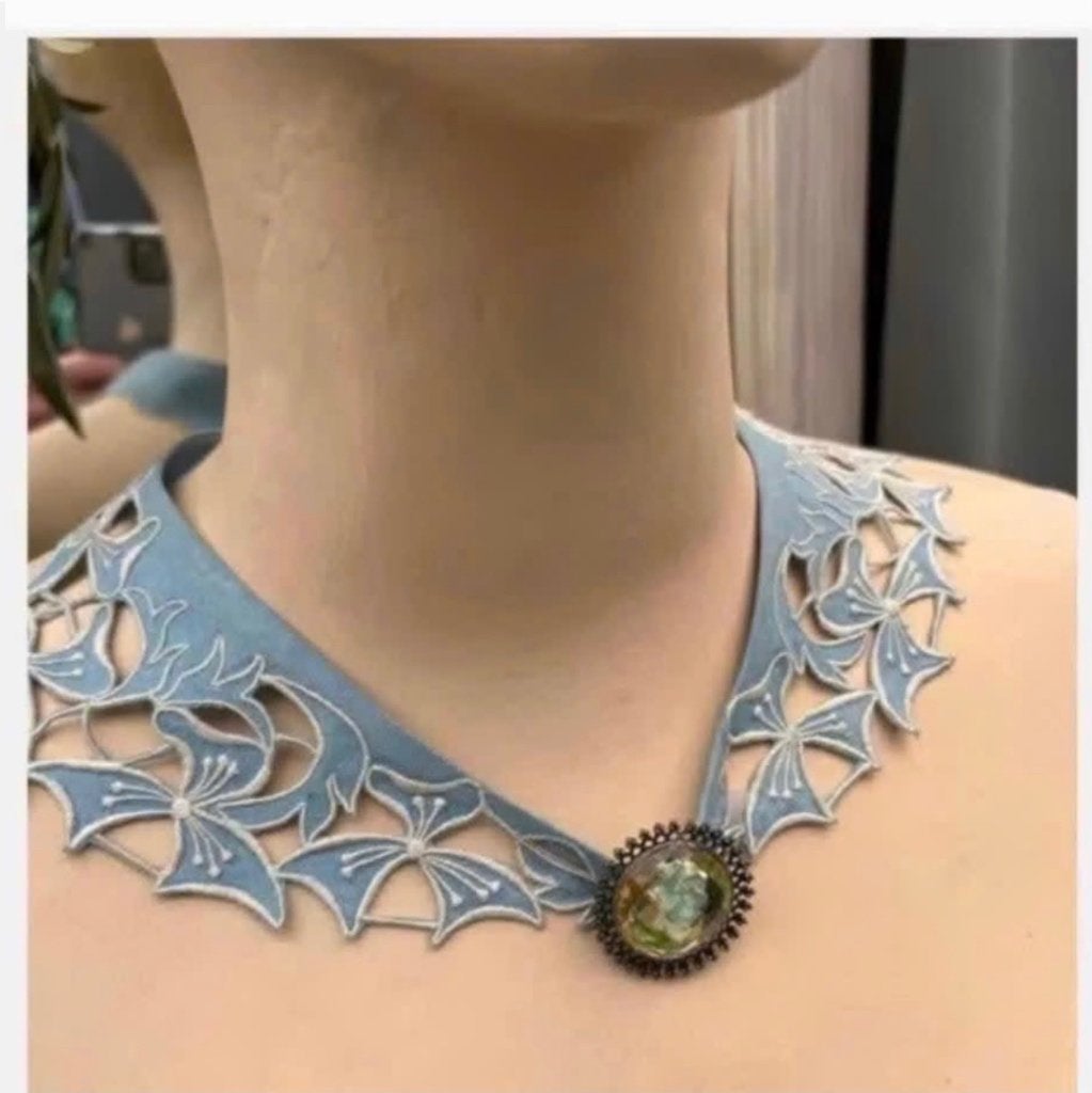100 jaar oud Antiek Kraagje met gratis brocante Broche, Antiek en Kunst, Antiek | Kleding en Accessoires, Ophalen of Verzenden