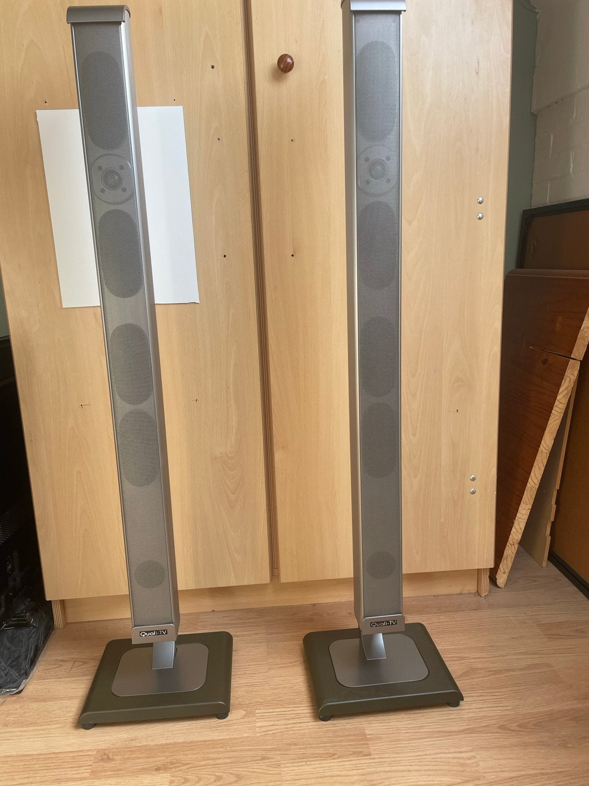 Kwalitatieve vloerstaande luidsprekers, Audio, Tv en Foto, Luidsprekers, Vloerstaande luidspreker, Nieuw, 60 tot 120 watt, Inclusief standaarden