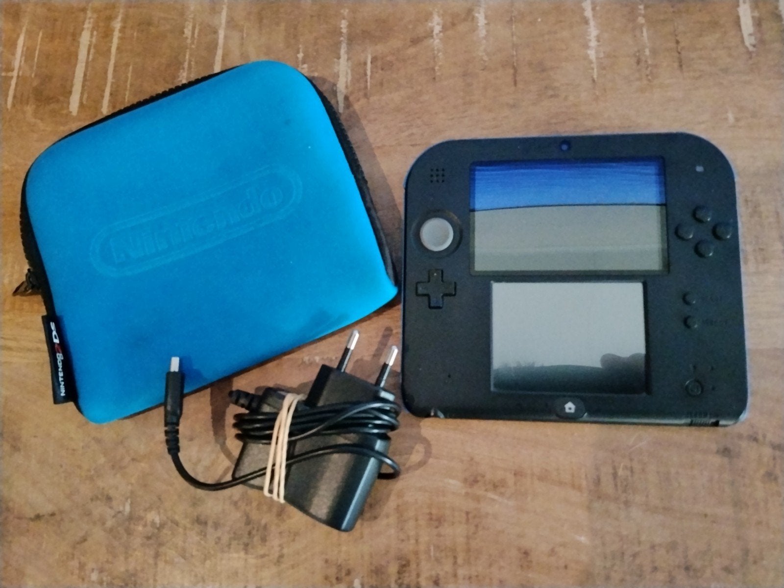 Nintendo 2DS Zwart/blauw met oplader en beschermhoes, Ophalen, Gebruikt, Zwart, 2DS
