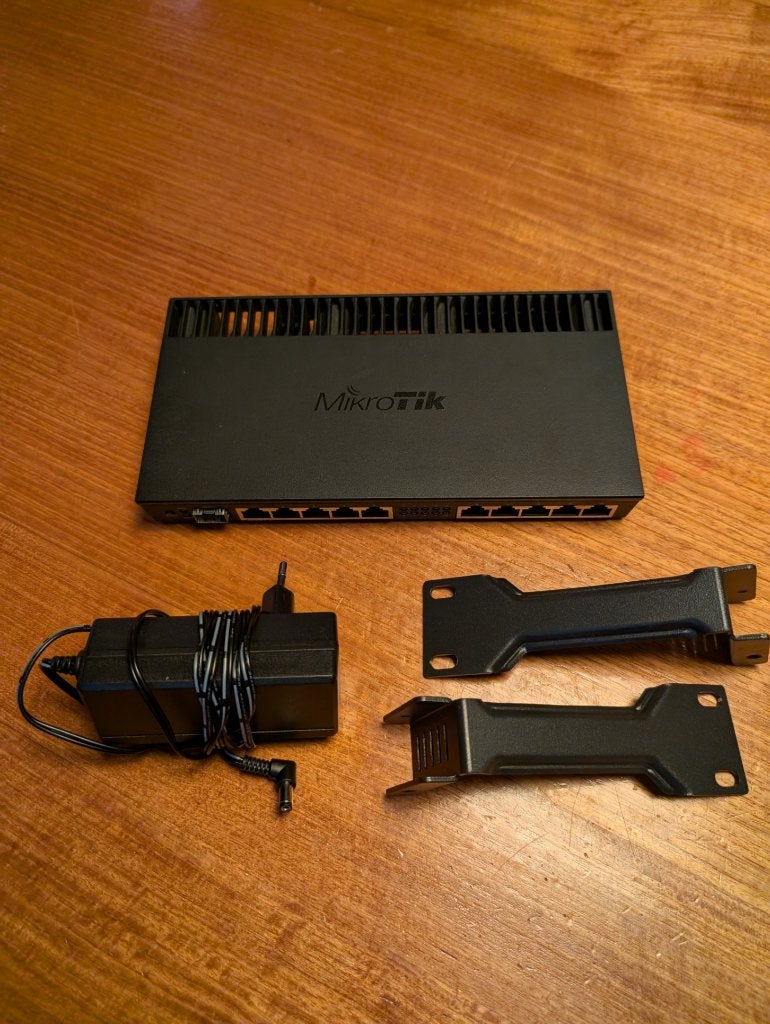 Te koop: MikroTik RB4011iGS+RM – 10-Gigabit Router/Switch, Ophalen of Verzenden, Zo goed als nieuw
