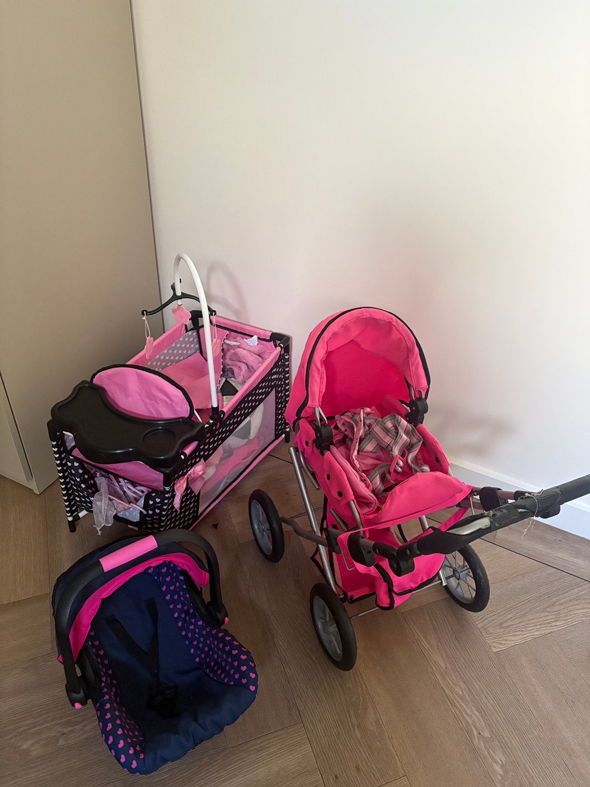Roze poppenwagen, autostoel en campingbedje set, Ophalen, Gebruikt, Babypop