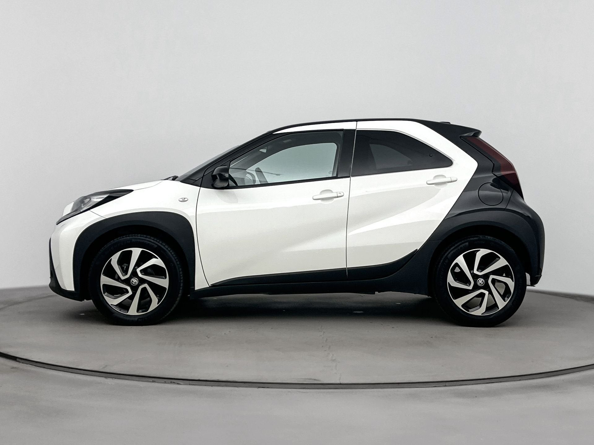 Toyota Aygo X 1.0 VVT-i S-CVT Pulse | Cruise Control Adaptie, Stof, Gebruikt, Euro 6, 4 stoelen