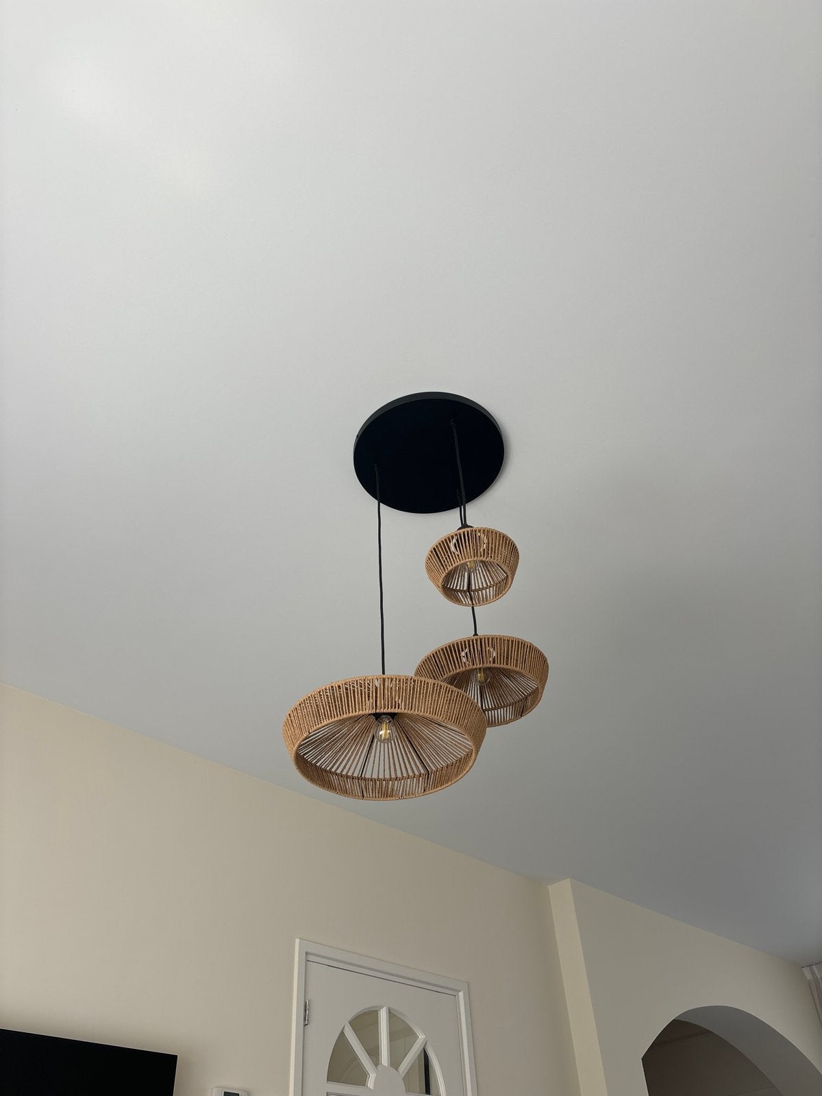 Moderne hanglamp Kwantum met 3 rotan kappen, Huis en Inrichting, Ophalen, Zo goed als nieuw, Natuurlijk materiaal
