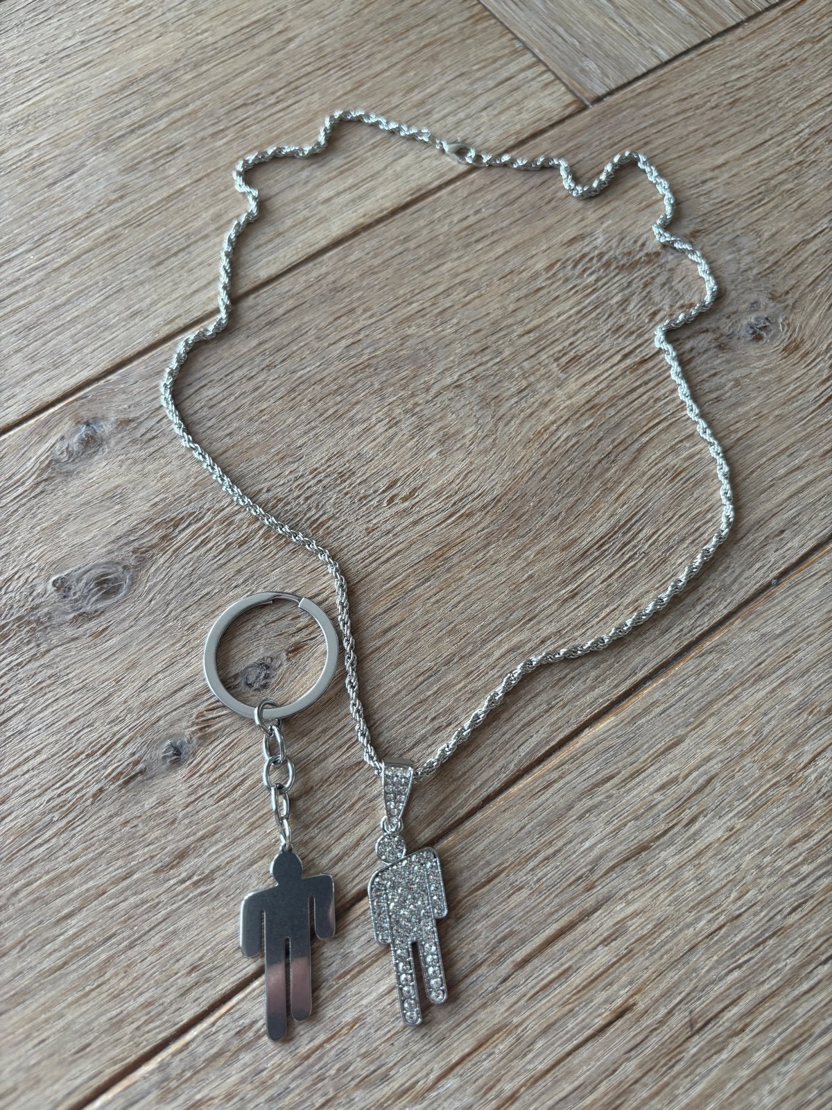 Billie Eilish Blohsh ketting en sleutelhanger - Nieuw, Nieuw, Ophalen of Verzenden, Zilver, Overige materialen