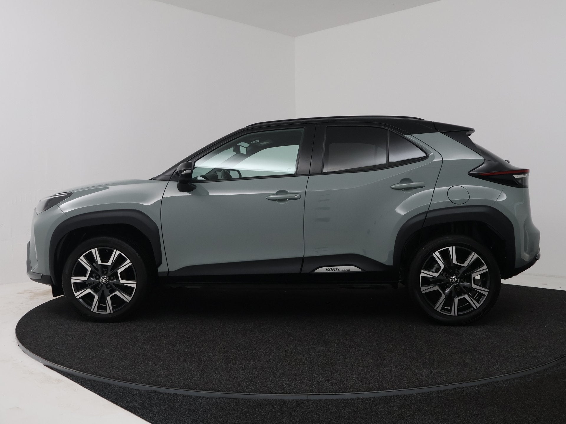 Toyota Yaris Cross 1.5 Hybrid 130 Launch Edition | Apple Car, Auto's, 1195 kg, Gebruikt, Bedrijf, Hybride Elektrisch/Benzine