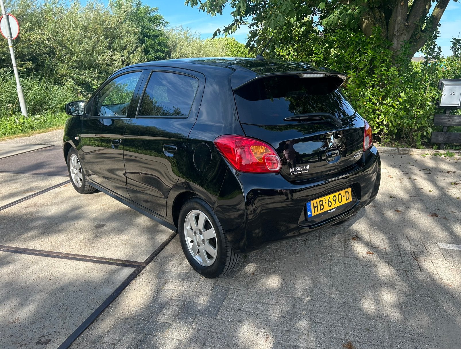 Mitsubishi Space Star 1.0 Bright | 2015 | Luxe uitvoering, Auto's, Mitsubishi, Voorwielaandrijving, Stof, Zwart, Start-stop-systeem
