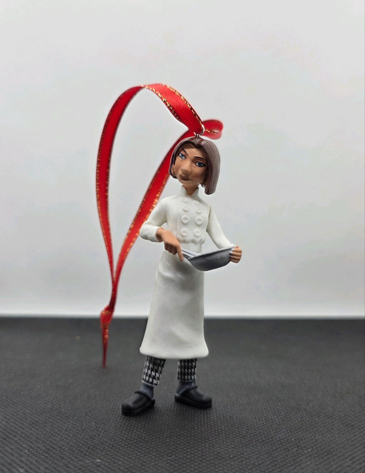 Disney Ratatouille Colette kerst ornament hanger kerstbal, Verzamelen, Disney, Ophalen of Verzenden, Nieuw