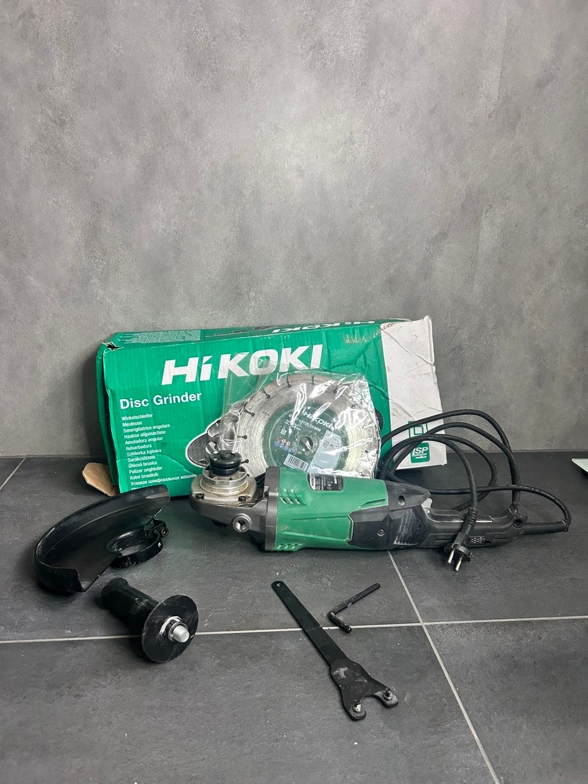 HiKOKI G 23SW2 Haakse Slijper 230mm met Diamantschijf, Ophalen of Verzenden, Gebruikt, 1000 watt of meer, Haakse handslijpmachine