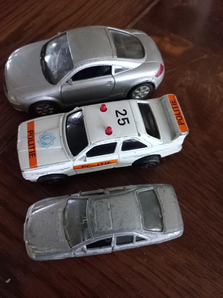 3 miniatuur autootjes, audi, mercedes en politieauto, Ophalen of Verzenden
