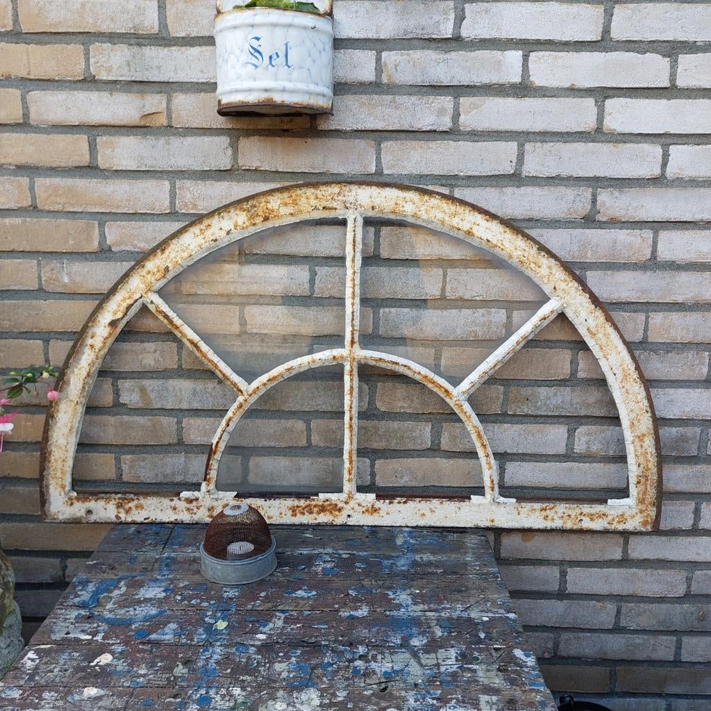 Stalraam 100 cm breed en 55 cm hoog antiek gietijzer, Ophalen