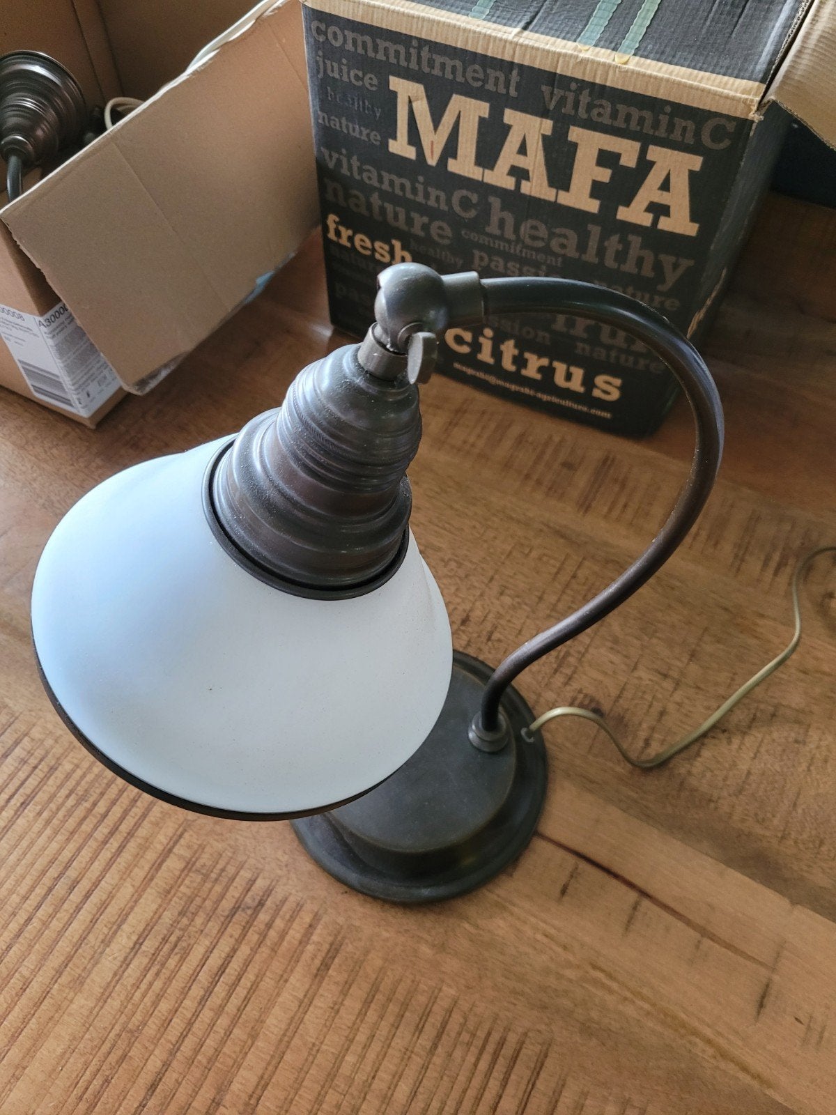 Vintage Staande Schemerlampje Metaal met Melkglazen Kapje, Ophalen of Verzenden