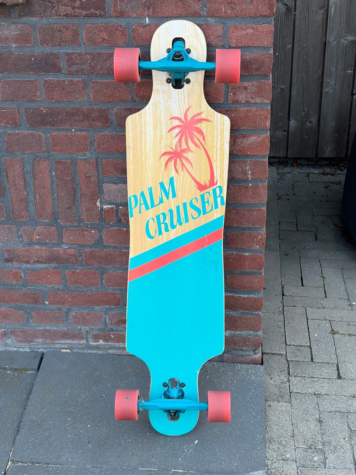 Longboard met rode wielen - Zo goed als nieuw, Sport en Fitness, Skateboarden, Ophalen, Zo goed als nieuw, Skateboard, Longboard