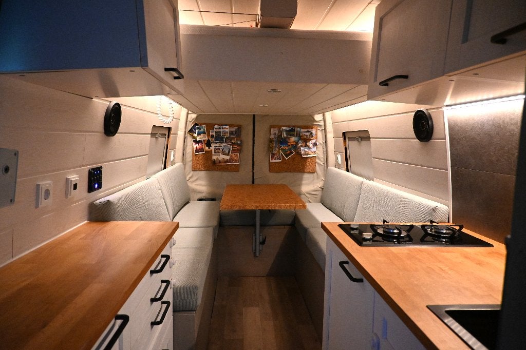 Mercedes Sprinter Camper | Off-grid | Zelfbouw | Rijklaar, Buscamper of Camperbus, Tot en met 2, Particulier, Rondzit