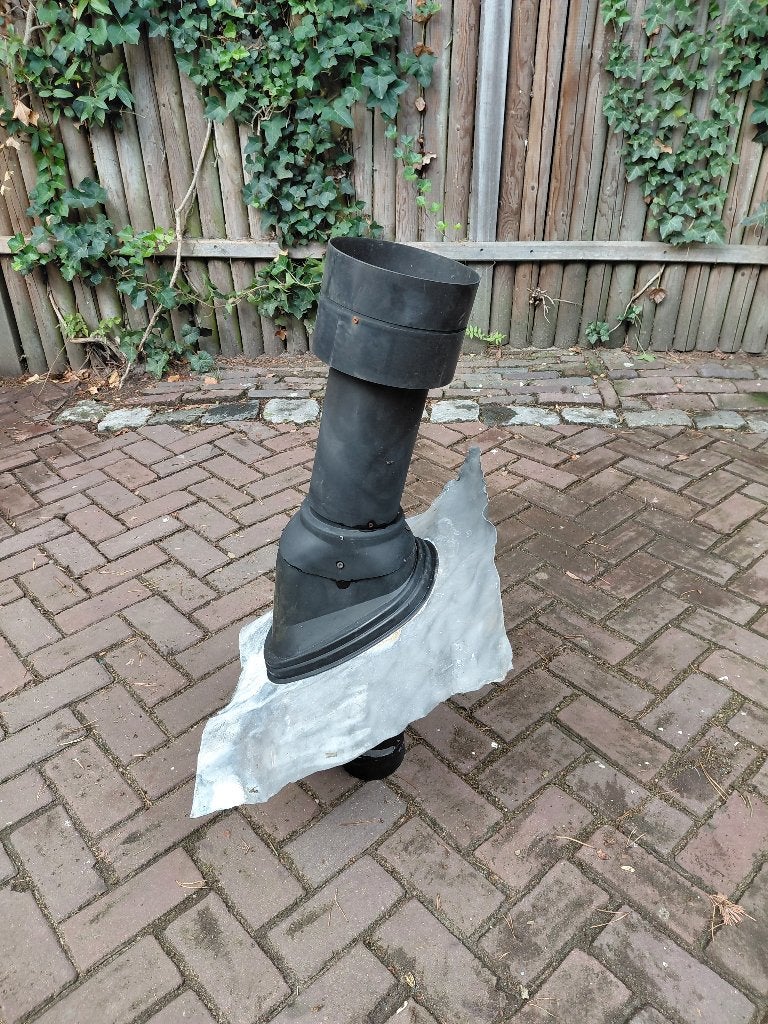 dakdoorvoer met fexibele loodslab, Ophalen, Kunststof, Gebruikt, Zwart