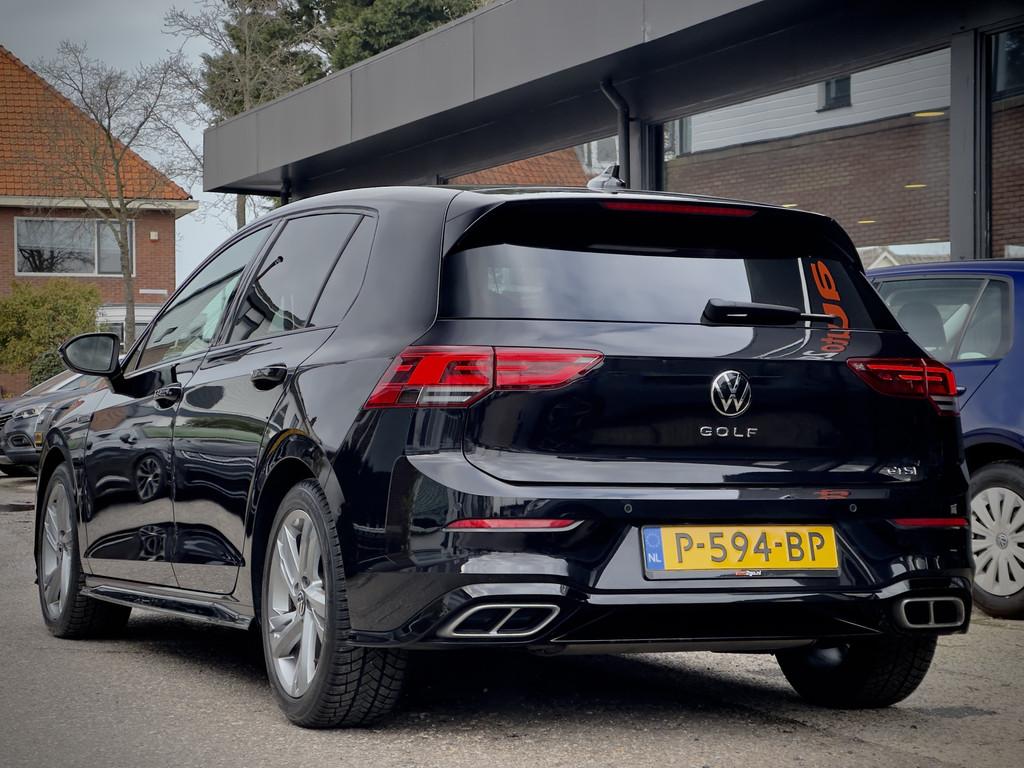 Volkswagen Golf 1.5 eTSI AUT7 R-LINE+ SPORT-INT NAVI CAMERA, Auto's, Volkswagen, Euro 6, 4 cilinders, Zwart, Origineel Nederlands