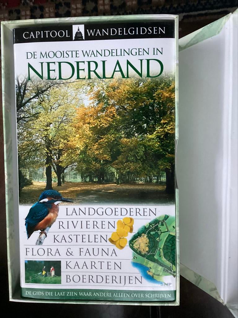Capitool Wandelgidsen: De Mooiste Wandelingen in Nederland, Capitool, Zo goed als nieuw, Benelux, Fiets- of Wandelgids