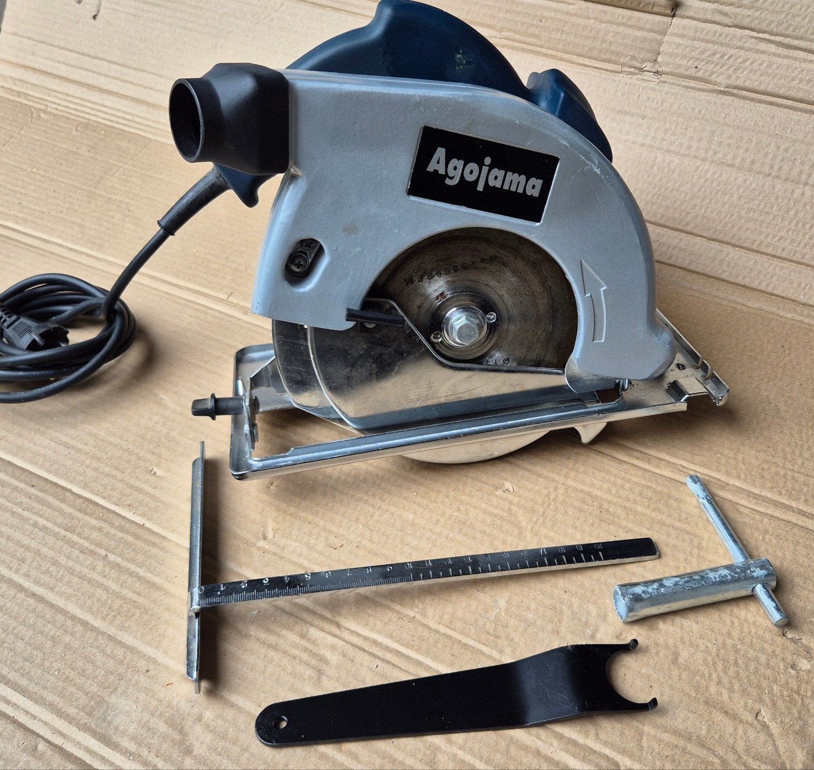 Agoyama Cirkelzaag, Doe-het-zelf en Verbouw, Gereedschap | Zaagmachines, Cirkelzaag, 600 tot 1200 watt, Ophalen of Verzenden, Zo goed als nieuw
