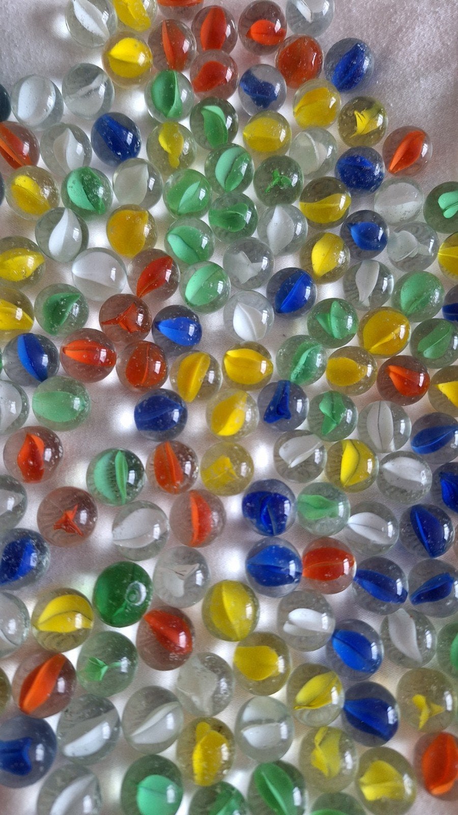 225 glazen knikkers "lollipops" retro, Verzamelen, Ophalen of Verzenden, Zo goed als nieuw