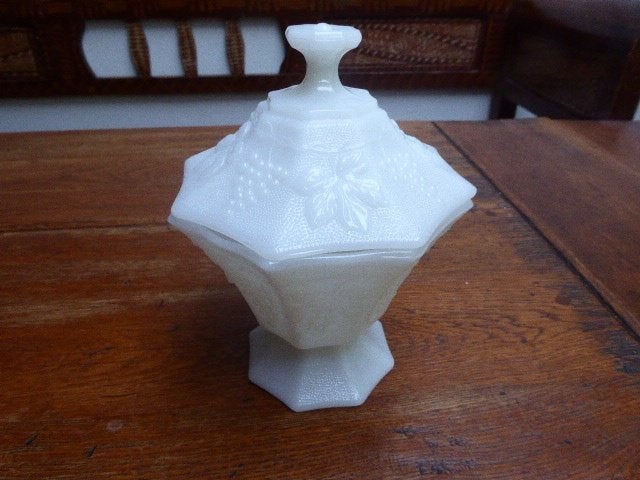Opaline doos met deksel in wit, Ophalen of Verzenden