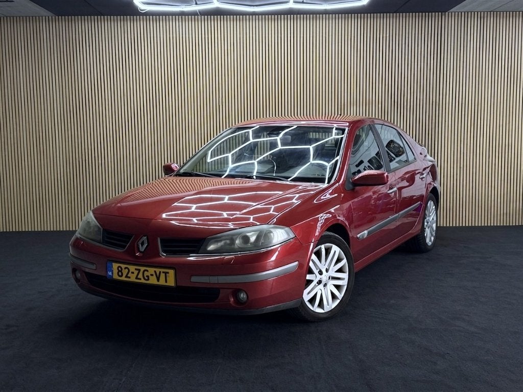 Renault Laguna 2.0 16V Turbo 125KW E4 2008 Rood, Auto's, Voorwielaandrijving, 4 cilinders, Origineel Nederlands, Bedrijf