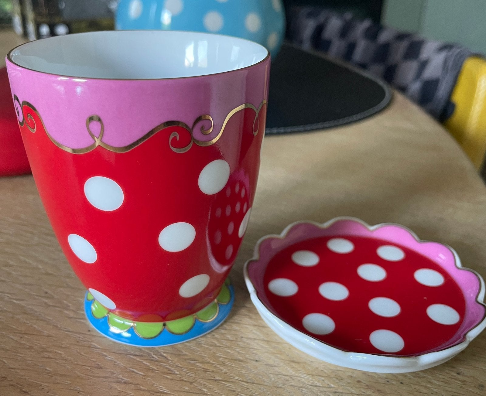 Koffiekopje met deksel of schoteltje oilily, Huis en Inrichting, Ophalen, Zo goed als nieuw, Overige stijlen, Porselein