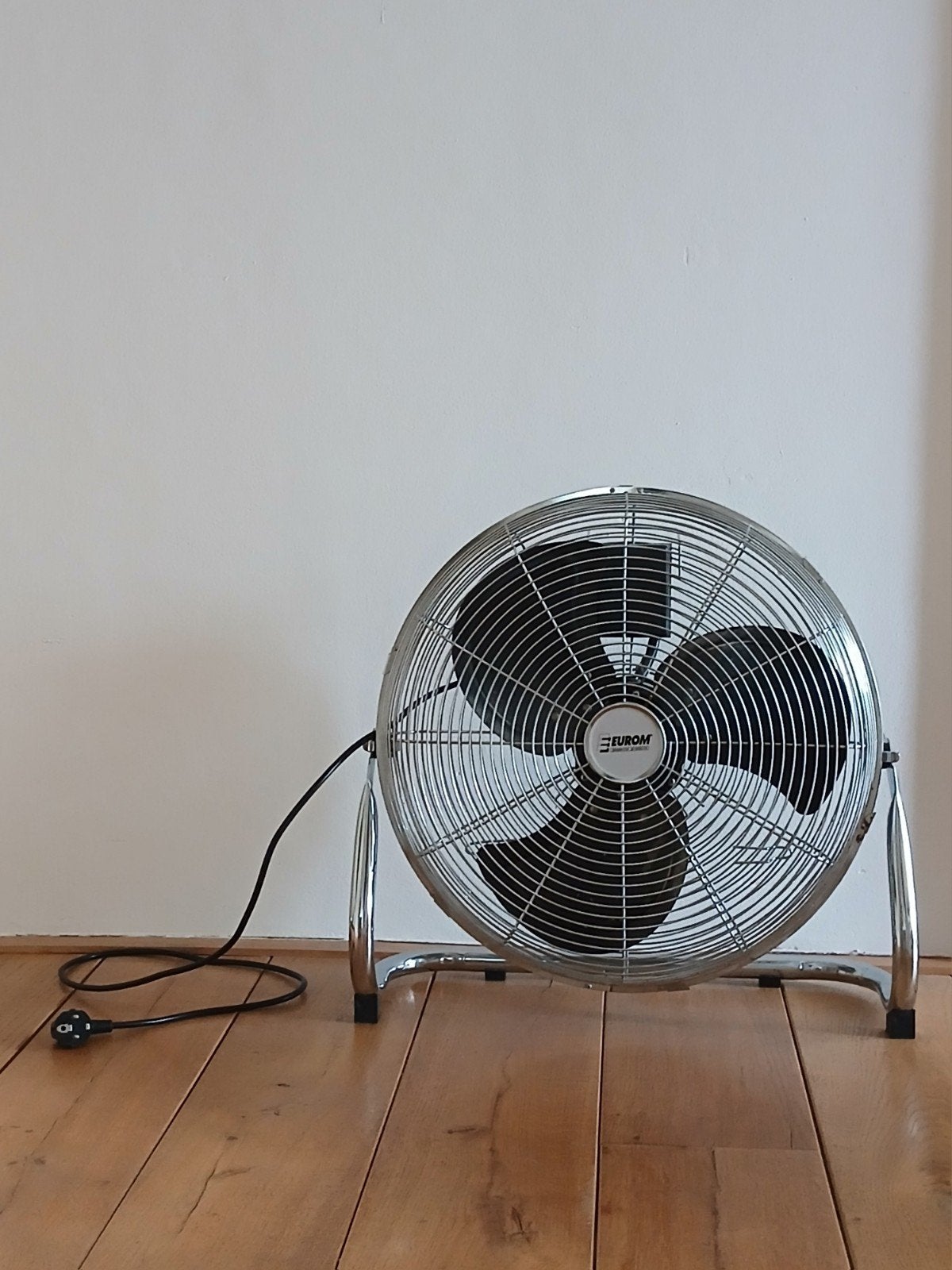 Eurom Vloerventilator - 57 cm hoog, 51 cm doorsnee, Witgoed en Apparatuur, Ventilatoren, Ophalen, Gebruikt, Vloerventilator