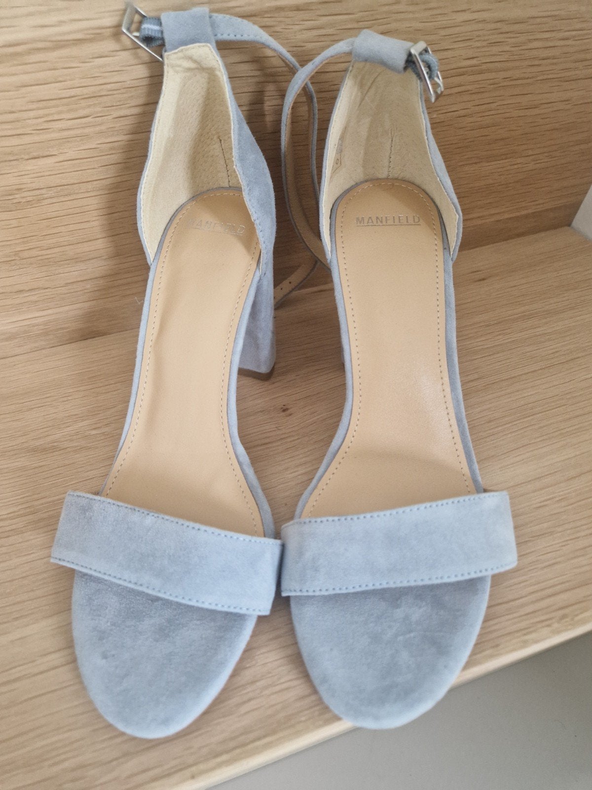 Manfield suède sandalen met blokhak - lichtblauw, Blauw, Zo goed als nieuw, Manfield, Sandalen of Muiltjes