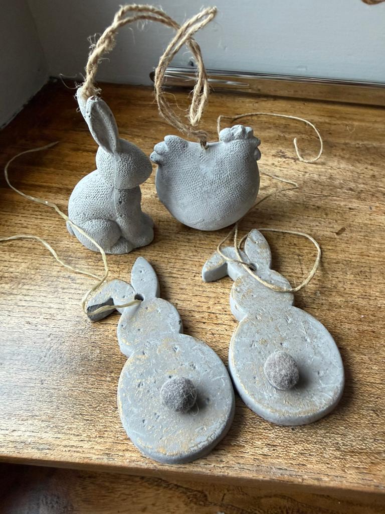 Setje decoratie hangers hazen en kip, Ophalen of Verzenden, Zo goed als nieuw, Grijs, Overige materialen