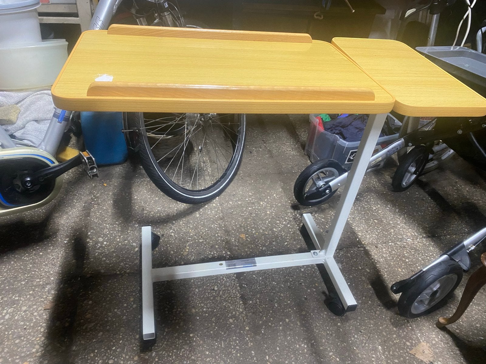 Bed tafel met wieltjes, Huis en Inrichting, Ophalen, Rechthoekig, 75 cm of meer, 60 cm of meer