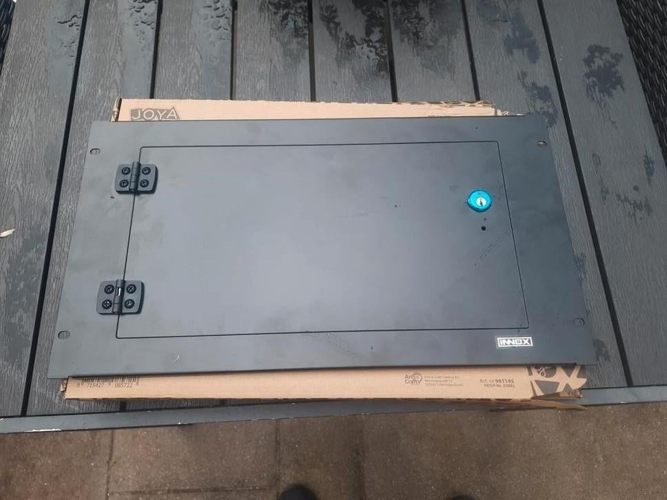 Innox 19 inch deur met twee sleutels, Ophalen, Zo goed als nieuw
