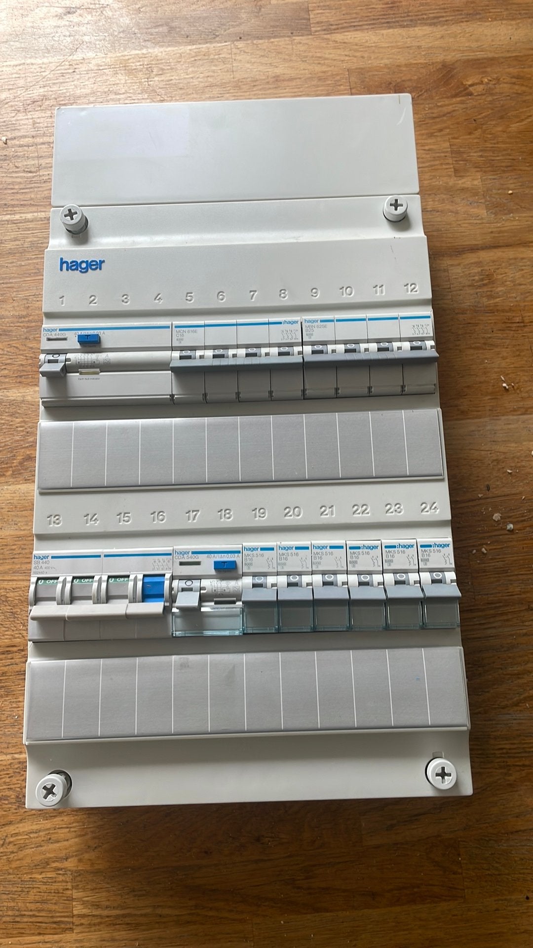 HAGER GROEPENKAST 3 fase met 400v krachtstroom automaten, Ophalen of Verzenden, Zo goed als nieuw