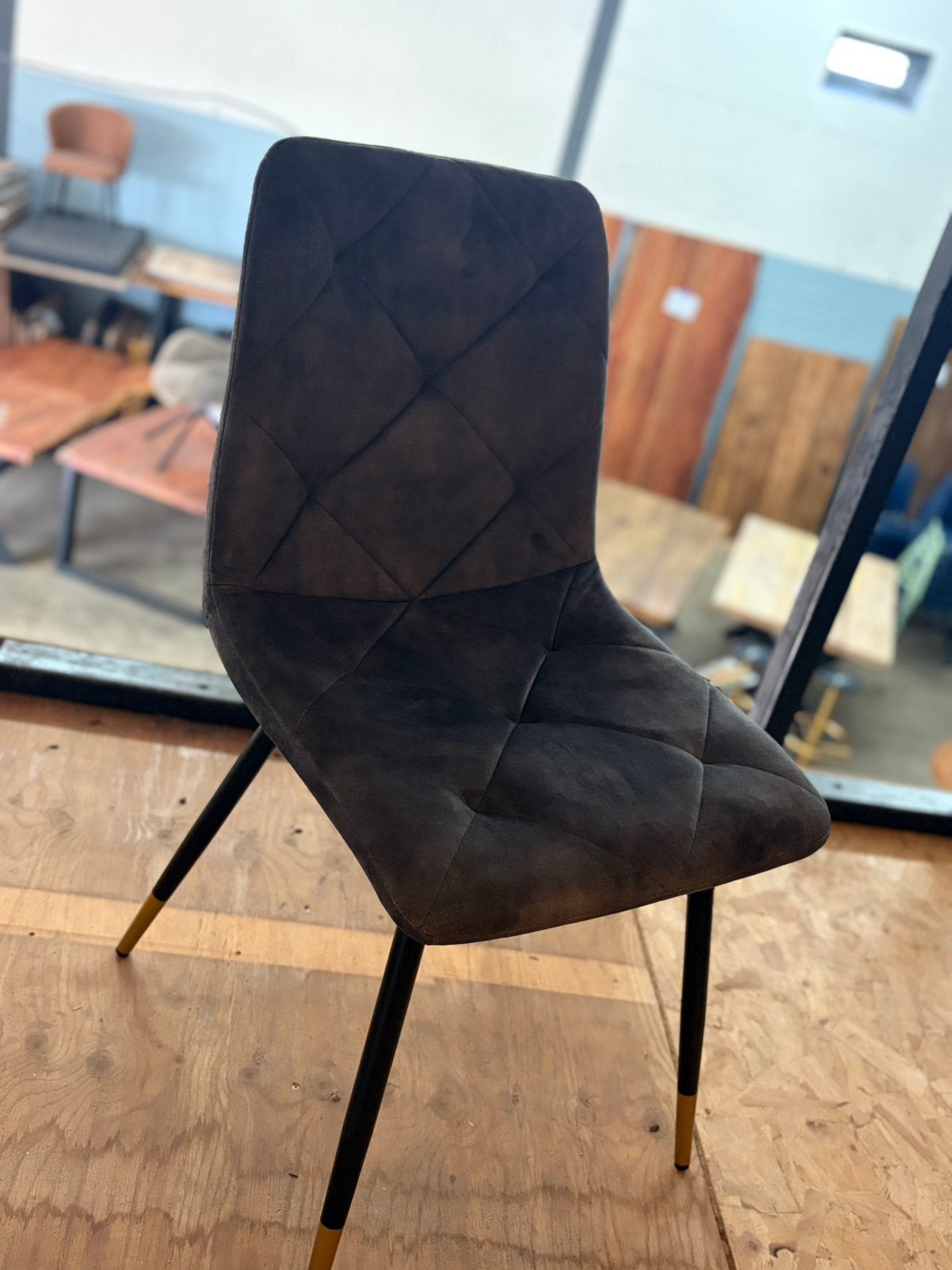 Suède stoelen – €40 per stuk, Ophalen, Overige kleuren, Luxe, Zo goed als nieuw