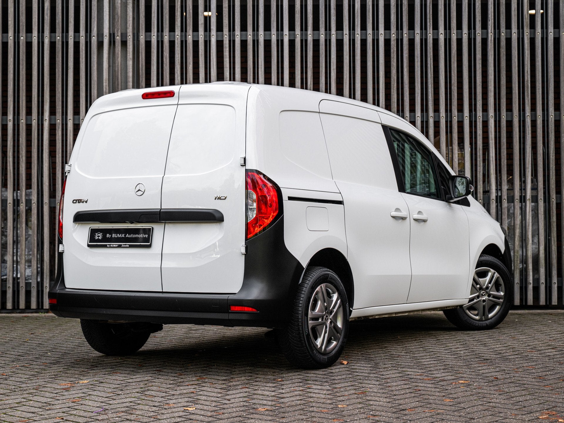 Mercedes-Benz Citan 110 102pk Benzine L1 Pro |Navi|CruiseCon, Voorwielaandrijving, Dealer onderhouden, Gebruikt, Zwart