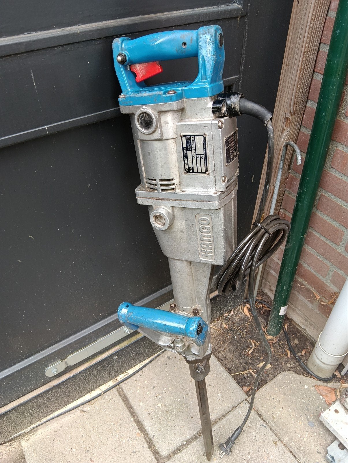 Zware KANGO 950 sloophamer met 8 beitels €195, Ophalen, Gebruikt