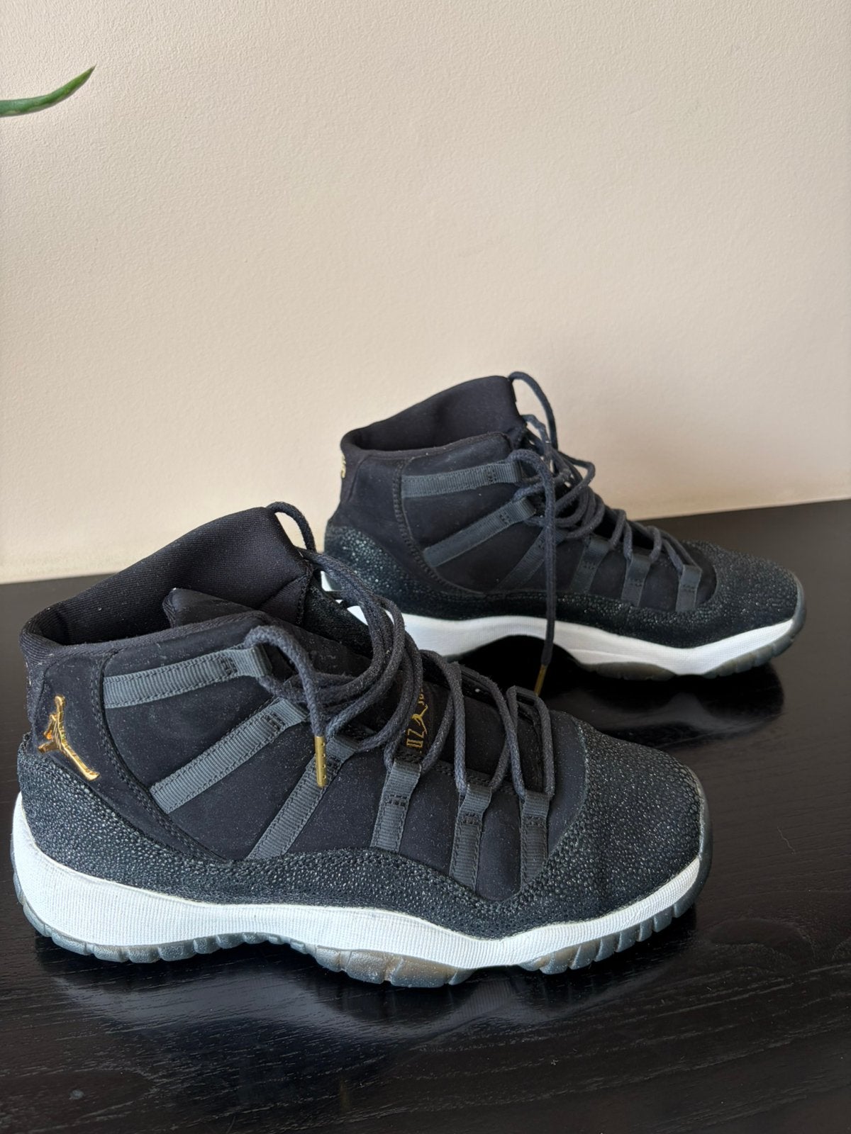 Jordan 11, Ophalen of Verzenden, Zo goed als nieuw, Zwart, Sportschoenen