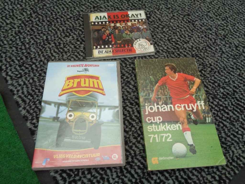 1 Brum DVD. 1 AJAX CD, 1 Boekje van Johan Kruif., Ophalen, Zo goed als nieuw, Ajax, Overige typen