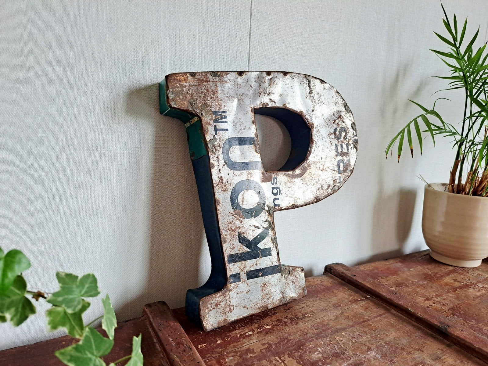 Grote Vintage Metalen Letter P van Oud Blik, Ophalen of Verzenden